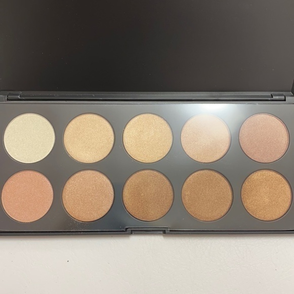Makeup Pallet Highlights and Contour Colors